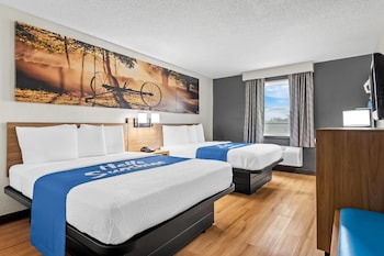 Room, 2 Queen Beds, Roll-in Shower, Non Smoking (Mobility Accessible)
