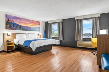 Room, 1 King Bed, Non Smoking, Kitchenette