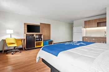 Room, 1 King Bed, Non Smoking, Kitchenette