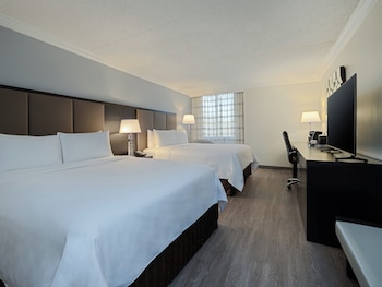Club Room, 2 Queen Beds (Premium)