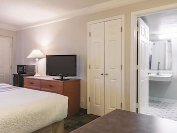 Room, 1 King Bed, Accessible (Mobility/Hearing Impaired Accessible)