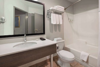 Suite, 2 Queen Beds, Non Smoking (One-Bedroom)