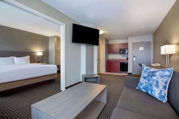 Suite, 1 King Bed, Non Smoking (One-Bedroom)