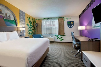 Studio Suite, Multiple Beds, Non Smoking (Castle Theme)