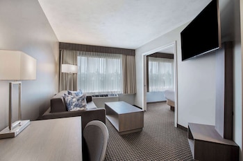 Suite, 2 Queen Beds, Non Smoking (One-Bedroom)