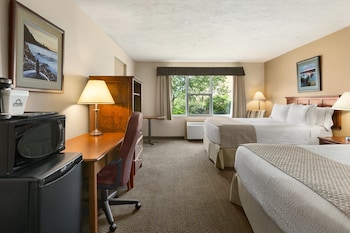 Standard Room, 2 Queen Beds, Non Smoking, Microwave