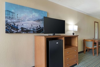 Standard Room, 1 King Bed, Accessible, Non Smoking
