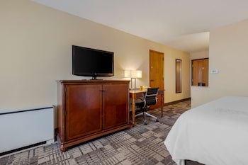 Standard Room, 1 King Bed, Non Smoking, Kitchenette