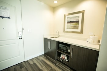 Studio Suite, 1 King Bed, Balcony
