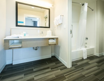 Room, 1 King Bed, Accessible, Non Smoking (mob/hearing acc w/ bathtub)