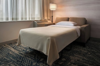 Room, 1 King Bed (Mobility/Hearing Accessible, Tub)