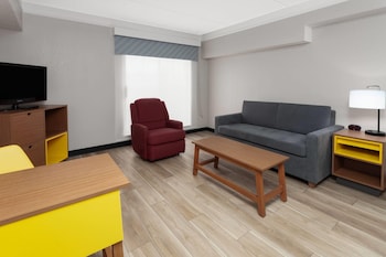 Suite, 1 King Bed, Non Smoking
