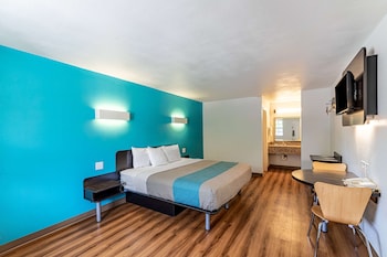 Deluxe Room, 1 King Bed, Accessible, Non Smoking
