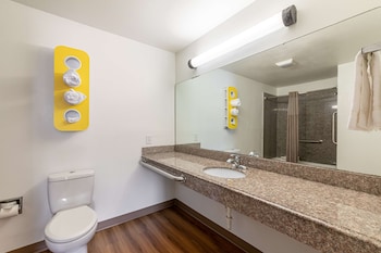 Deluxe Room, 1 King Bed, Smoking, Refrigerator & Microwave