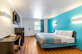 Deluxe Room, 1 King Bed, Accessible, Non Smoking
