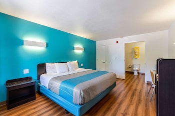Deluxe Room, 1 King Bed, Accessible, Non Smoking