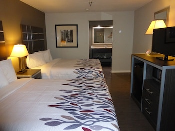 Deluxe Room, 2 Queen Beds, Smoking
