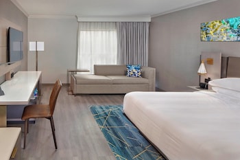 Deluxe Room, 1 King Bed (Mobility Accessible, Roll-In Shower)