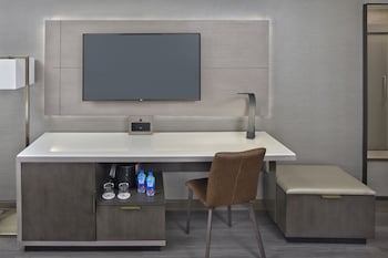 Deluxe Room, 1 King Bed (Mobility Accessible, Roll-In Shower)