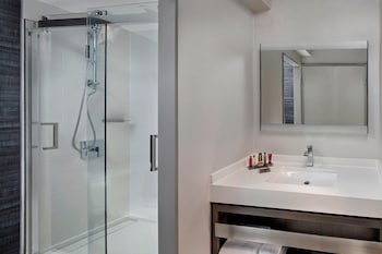 Deluxe Room, 1 King Bed (Mobility Accessible, Roll-In Shower)