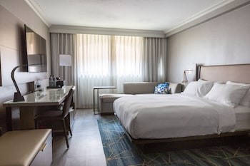 Deluxe Room, 1 King Bed (Mobility Accessible, Roll-In Shower)