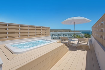 Double Room (Side Sea View Penthouse Jacuzzi)