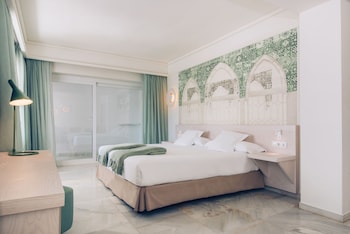 Junior Suite, Pool View