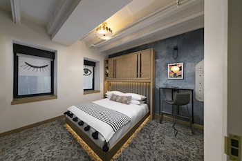 Room, 1 King Bed, City View (Skyline)