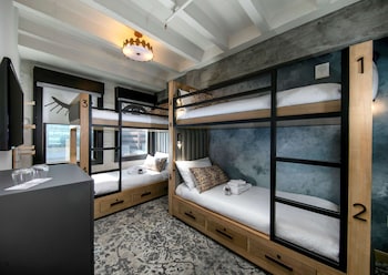 Room, Multiple Beds (Dorm)