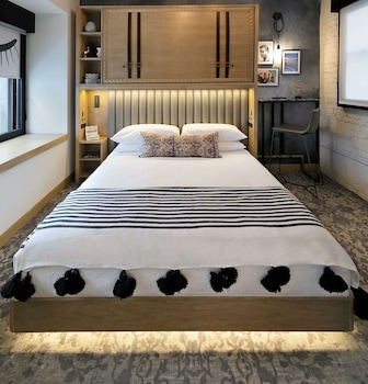 Room, 1 King Bed, City View (Urban, Skyline)