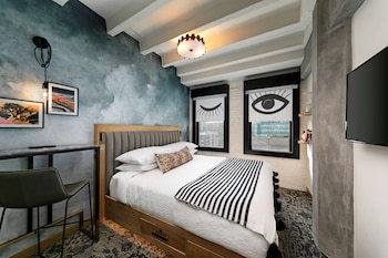 Room, 1 King Bed, City View (Skyline)