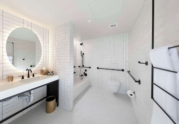Studio, 2 Queen Beds, Accessible (Mobility, Roll-In Shower)