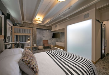 Studio, Multiple Beds