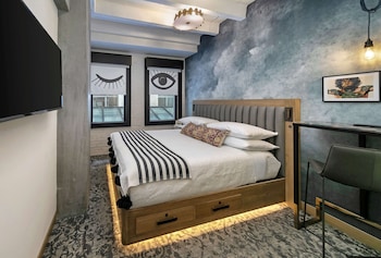 Room, 1 King Bed, City View (Skyline)