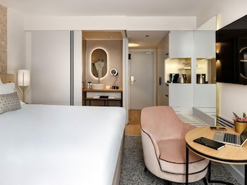 Deluxe Room, 1 King Bed