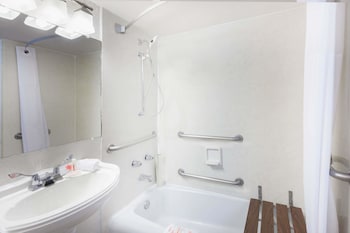 Room, 2 Queen Beds, Accessible, Non Smoking (Mobility)