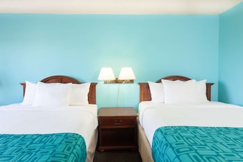 Standard Room, 2 Queen Beds, Refrigerator