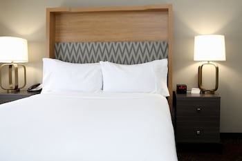 Standard Room, 1 Queen Bed, Accessible (Mobility)