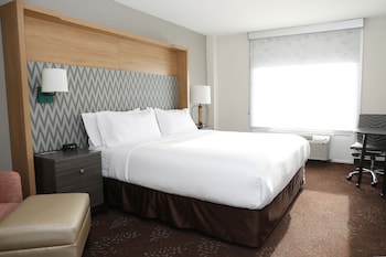 Standard Room, 1 King Bed, Accessible (Roll-In Shower)