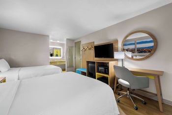 Room, 2 Double Beds, Roll-in Shower, Non Smoking