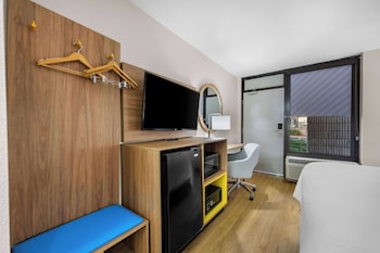 Room, 1 Queen Bed, Smoking