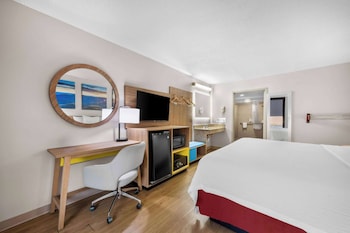 Room, 1 King Bed, Accessible, Smoking (Mobility/Hearing Impaired)