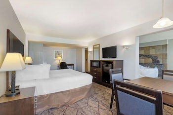 Suite, 1 King Bed, Non Smoking, Hot Tub