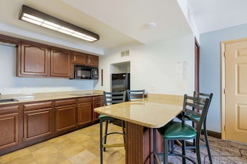 Suite, Multiple Beds, Non Smoking, Kitchenette