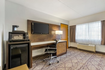 Standard Room, 2 Queen Beds, Accessible, Non Smoking (Walk-in Shower, View)