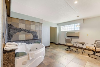 Suite, 1 King Bed, Non Smoking, Hot Tub