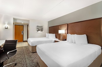 Standard Room, 2 Queen Beds, Non Smoking, Pool View