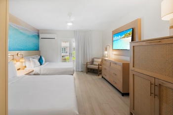 Room, 2 Queen Beds, Balcony, Partial Ocean View