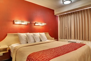 Standard Room, 1 King Bed (Smoke Free)