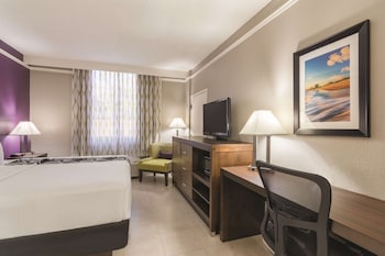 Room, 1 King Bed, Accessible, Bathtub (Mobility/Hearing, Grab bars)